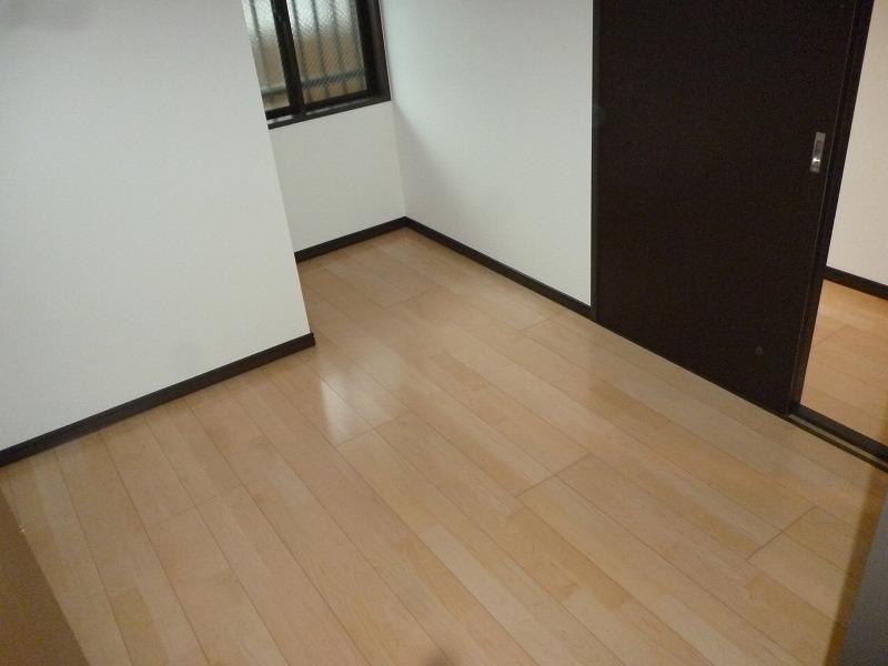 Non-living room. Western-style 4.0 Pledge Here likewise also, floor ・ wall ・ Joinery and new replaced.. The feeling is good with the new interior.