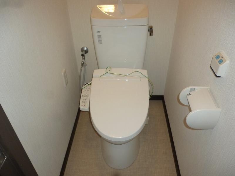 Toilet. this time, It was renovated to shower toilet. Done at the same time re-covering of the floor, Also redesigned toilet space. It was reborn in a clean space.