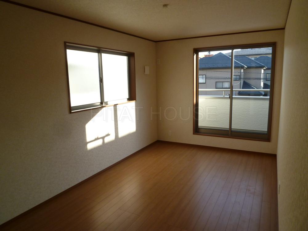 Non-living room. ◆ 8 pledge is a spacious master bedroom of.