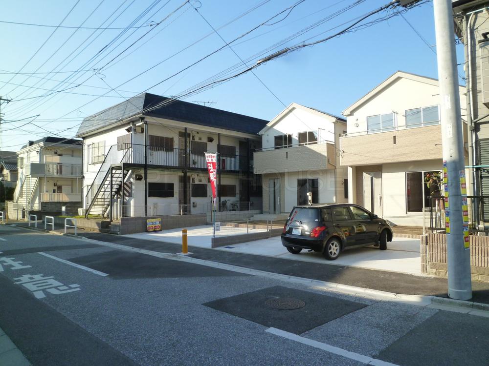 Local photos, including front road. ◆ It is good to wider front road.