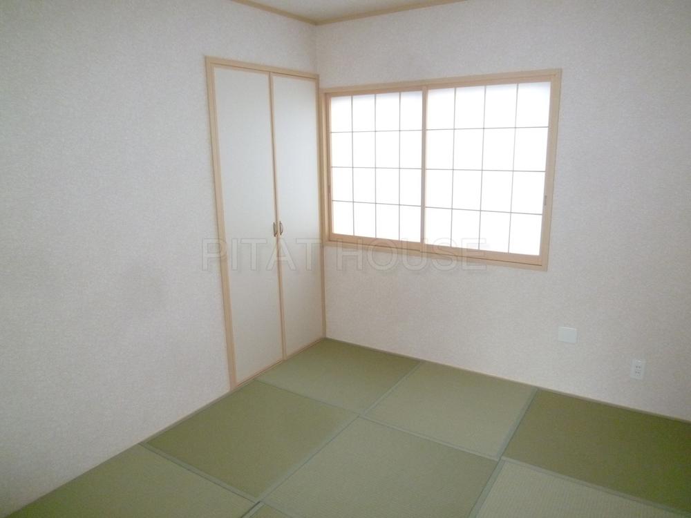 Non-living room. ◆ Bright and beautiful Japanese-style room.