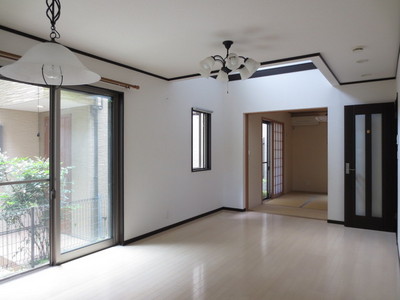 Living and room. The large space of 20.6 Pledge and Akehanatsu the LDK and the Japanese-style room