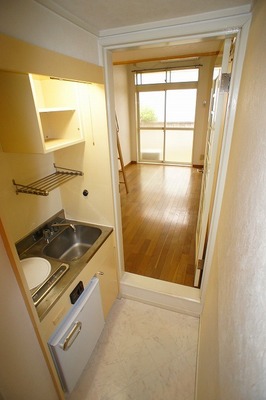 Kitchen. IH stove ・ Mini fridge