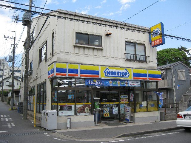 Convenience store. MINISTOP up (convenience store) 480m