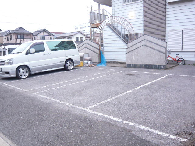 Parking lot. On-site parking ¥ 7,000- * Required contract *