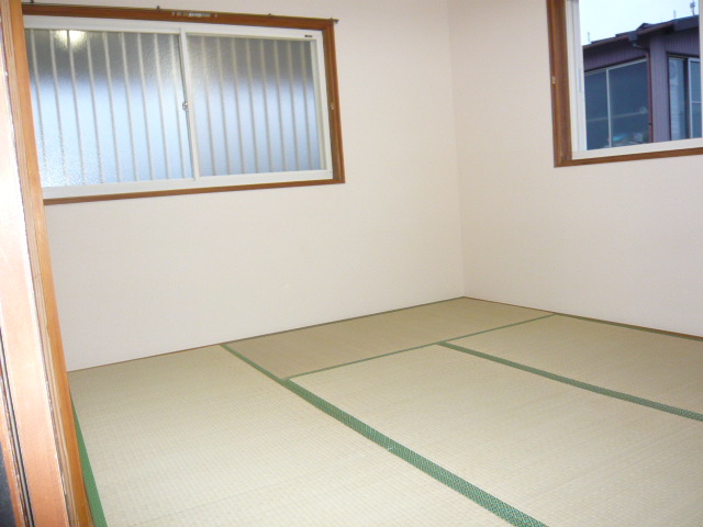 Living and room. North room (Japanese-style) Two-sided lighting sun per good