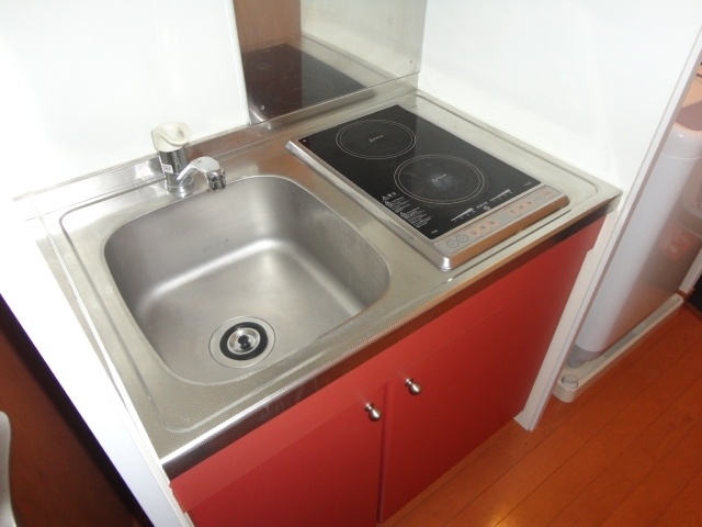 Kitchen. Glass top stove