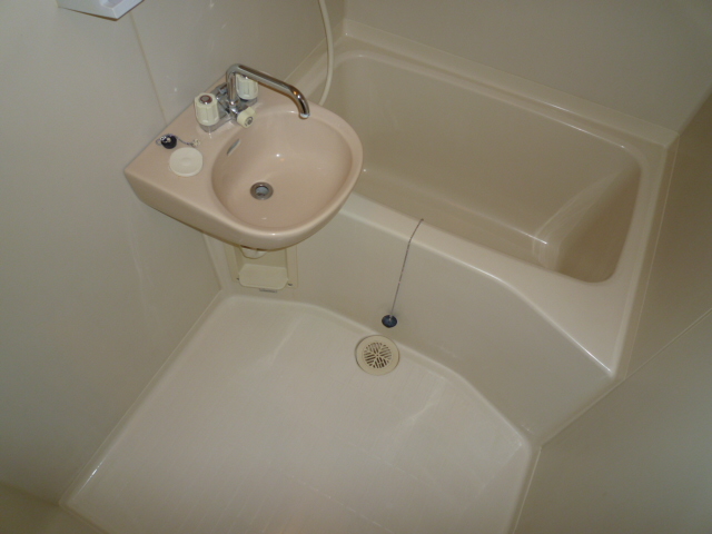 Bath. Spacious clean bathroom with wash basin