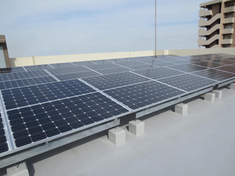 Power generation ・ Hot water equipment. Solar power system ※ Set up a 1 to about 18kw on the roof.  ※ 1 The total amount of buyback program from the Ministry of Economy, Trade and Industry ※ Equipped with a solar power system that has received two of the equipment certification is Japan's first renovation apartment.  ※ 2 Country plans to purchase all power to generate electricity.