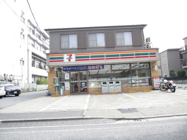 Convenience store. 640m to Seven-Eleven (convenience store)