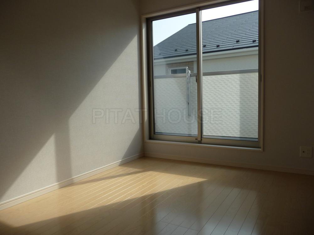 Non-living room. ◆ The second floor of the Western-style is also bright.
