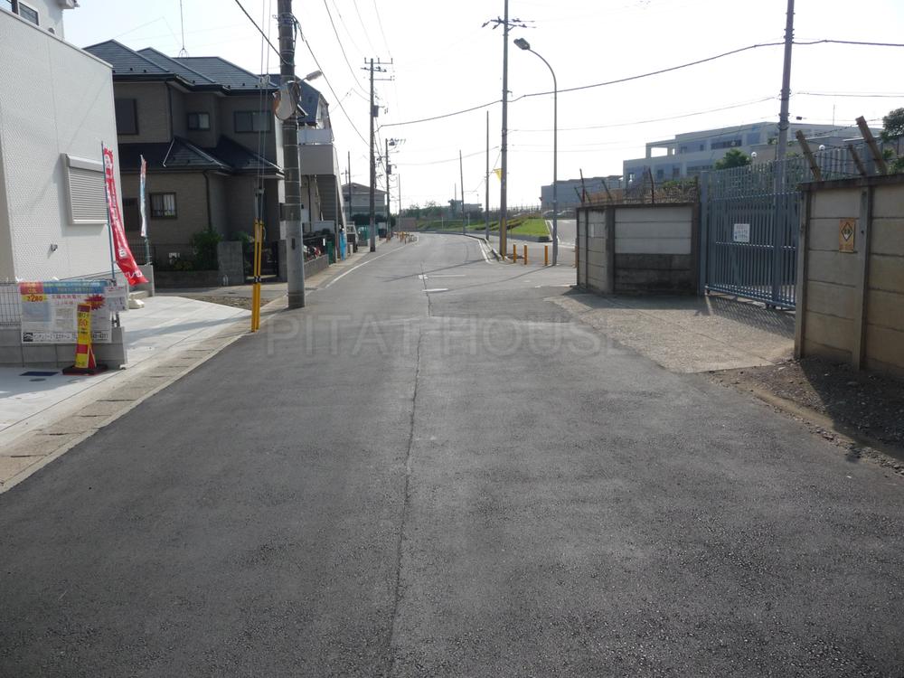 Local photos, including front road. ◆ Front road is also very wide with 7.2m.