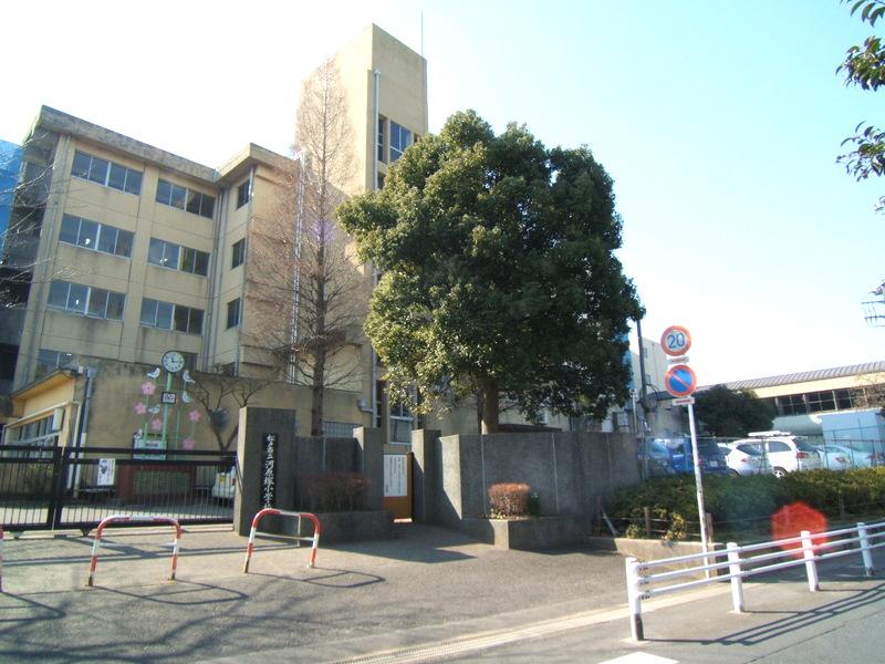 Primary school. Kawarazuka until elementary school 270m