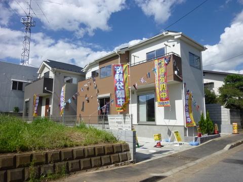 Local appearance photo. A quiet residential area. Front road is about 9m! The Yabashira Station is an 8-minute walk commercial facility has been enhanced local (September 2013) Shooting