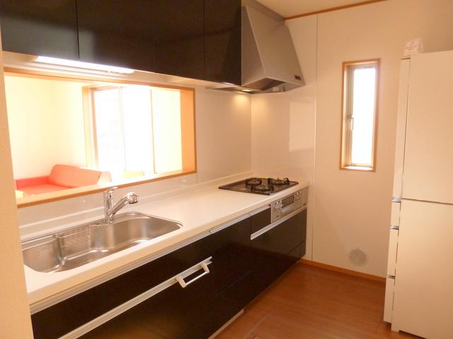 Kitchen. Good usability in the family of the conversation also impetus sliding housed at the counter kitchen Of course, it is a water purifier built-in shower head faucet. Indoor (September 2013) Shooting