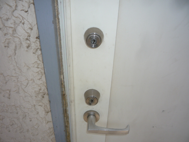 Security. Double-lock mounting