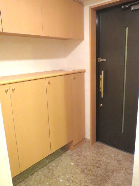 Entrance. Local (July 2013) Shooting