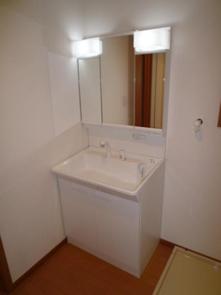 Wash basin, toilet
