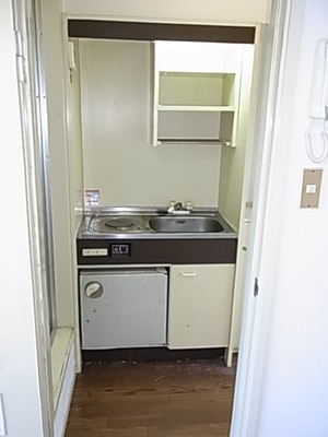 Kitchen. IH ・ Mini-kitchen with a refrigerator