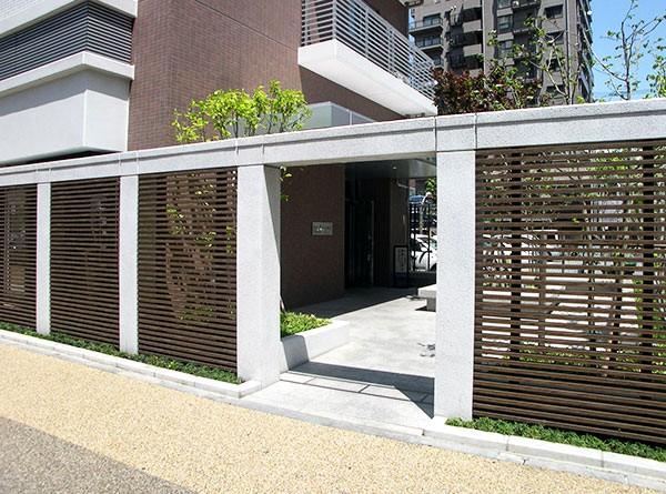 Entrance. Common areas: auto lock is smooth to allow admission to non-touch key