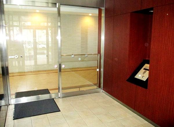 Entrance. Common areas: auto lock is smooth to allow admission to non-touch key