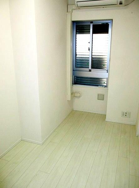 Non-living room. Western-style 4.6 Pledge: a closet Western-style, Surface lattice of blind types of window