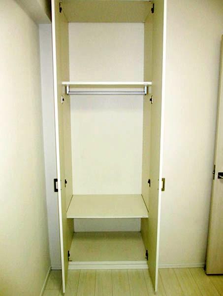 Receipt. Western-style 4.6 Pledge of closet