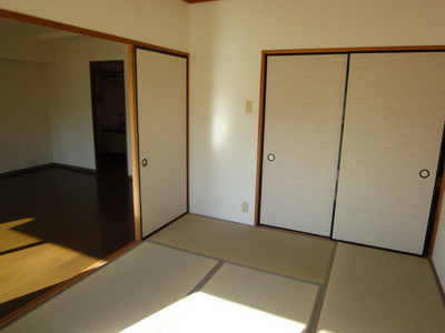 Other Equipment. Bright Japanese-style room facing the Baruoni