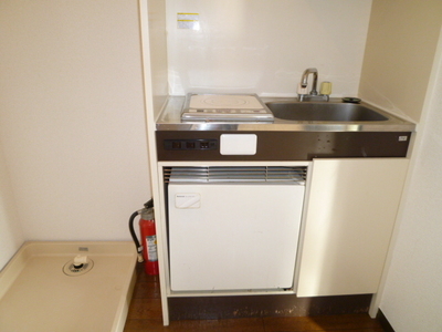 Kitchen. Mini fridge ・ IH cooking heater with kitchen