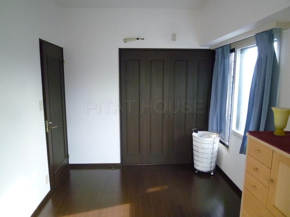 Receipt.  ◆ There are also plenty of storage in each room.