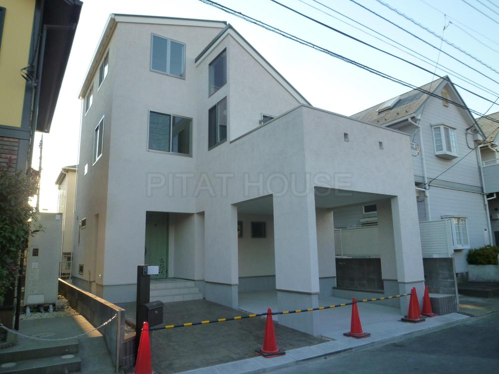 Local appearance photo. ◆ We proudly completed. It is a commitment house using natural materials.
