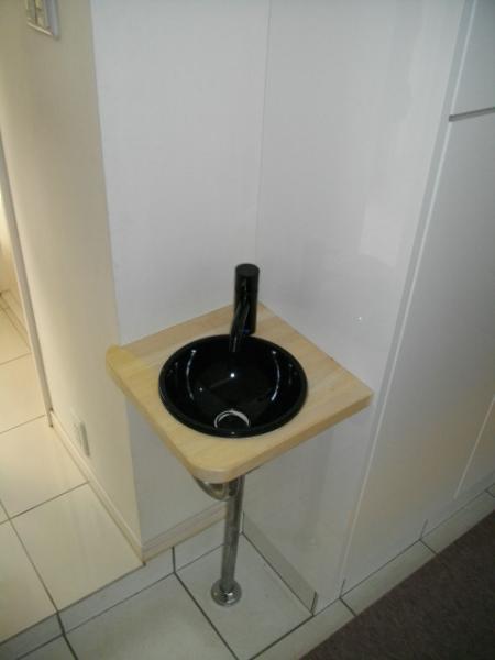 Other introspection. Small wash-basin in the entrance