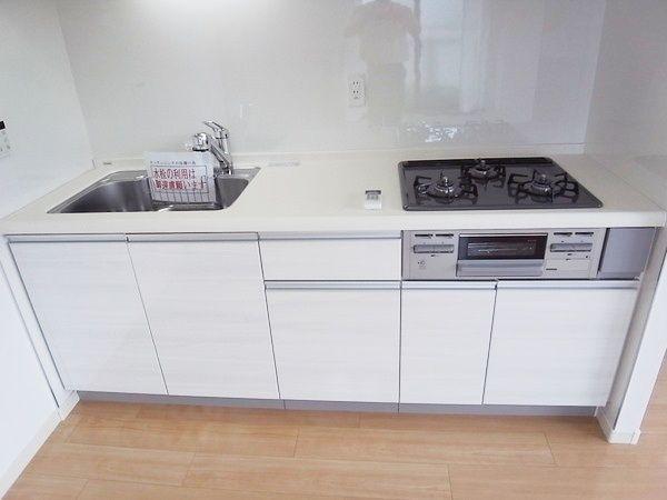 Kitchen. Three directions balcony