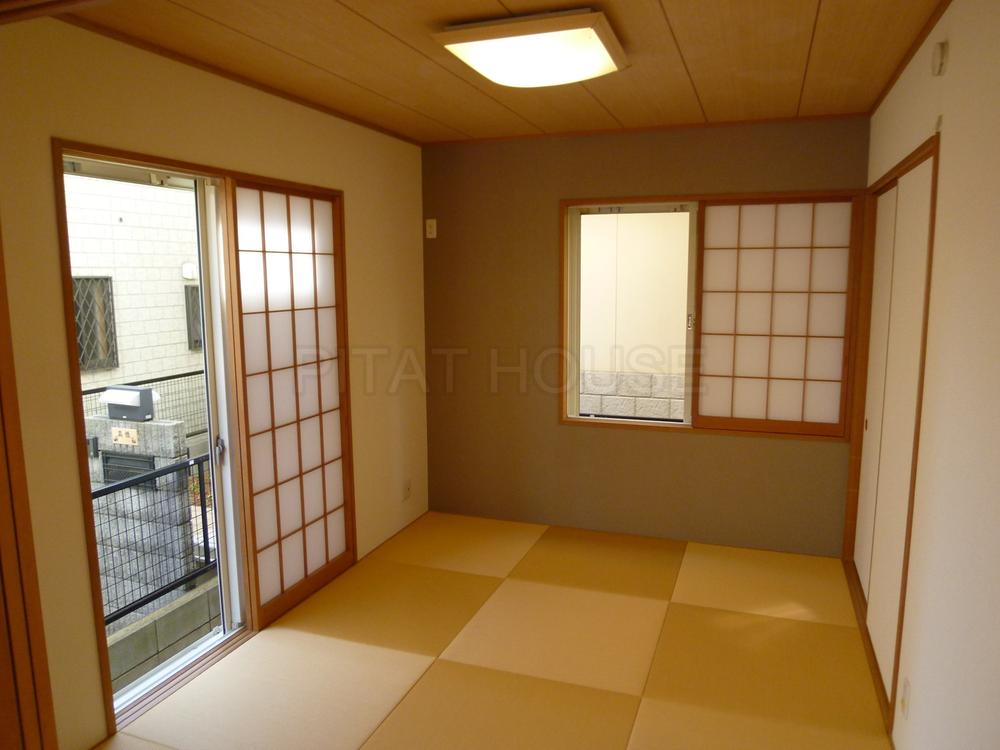 Non-living room. ◆ It is clean and bright Japanese-style room.
