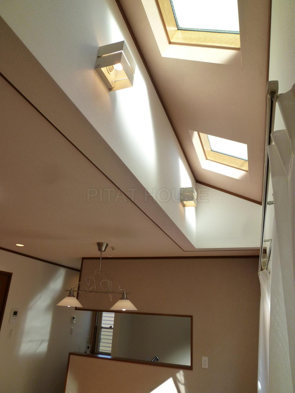 Kitchen. ◆ In the living room is equipped with a top light, Conspicuously director makes the brightness.
