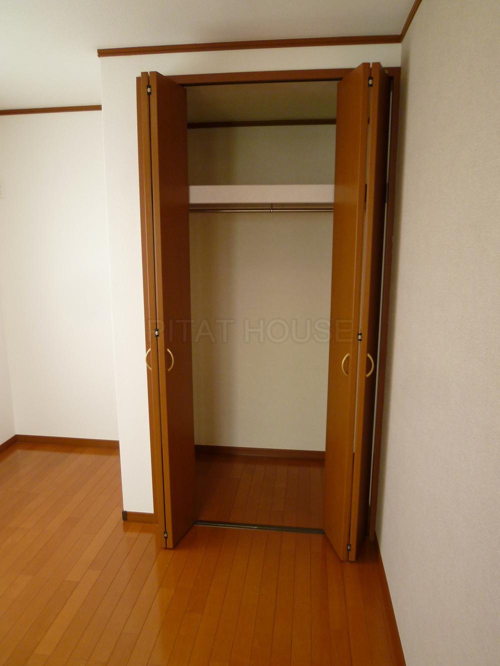 Receipt. ◆ There is plenty of storage space in each room.