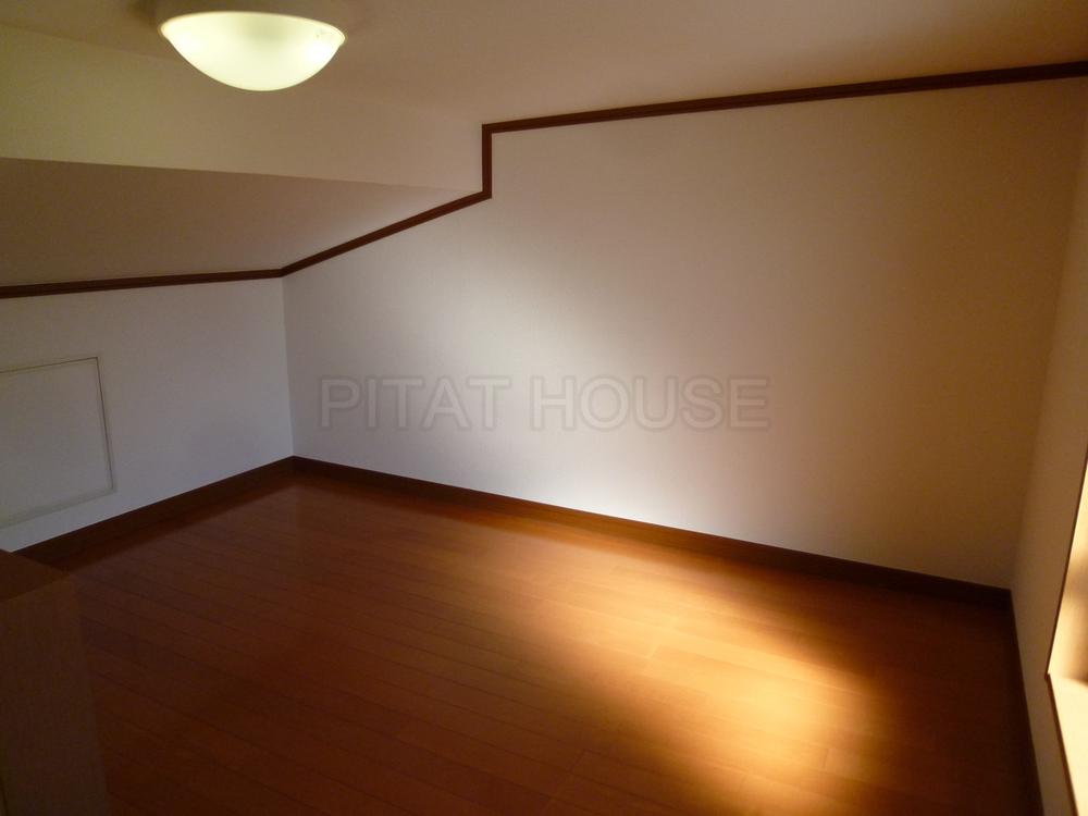 Receipt. ◆ It is with a convenient attic housed in the main bedroom.
