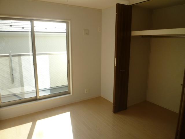 Non-living room. 2F south Western-style