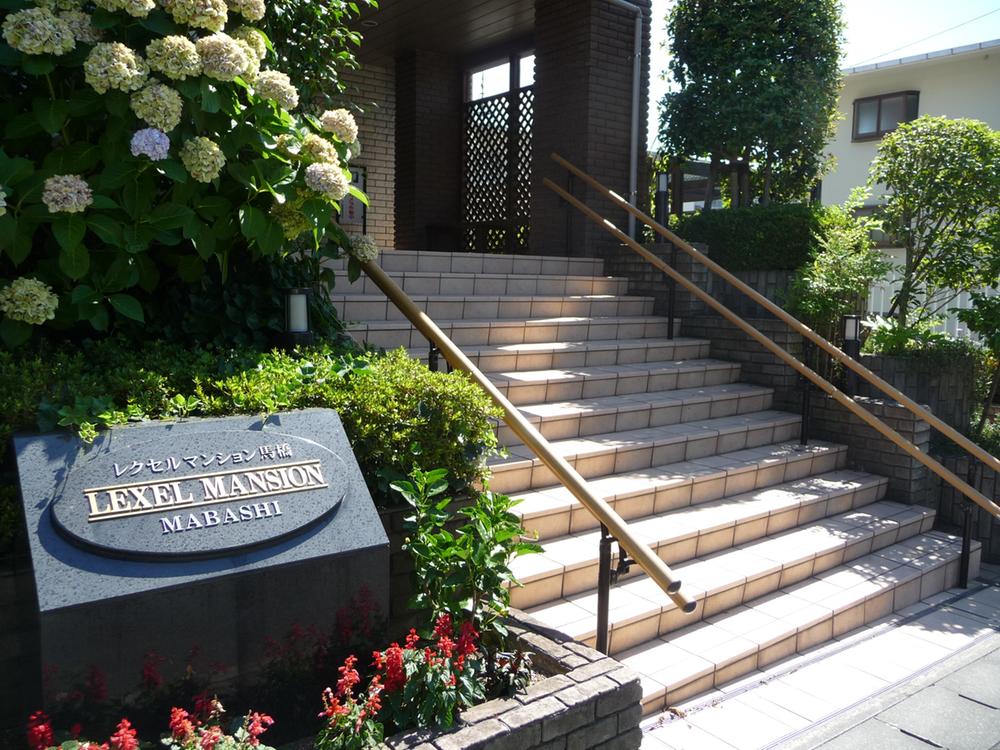 Entrance. Common areas