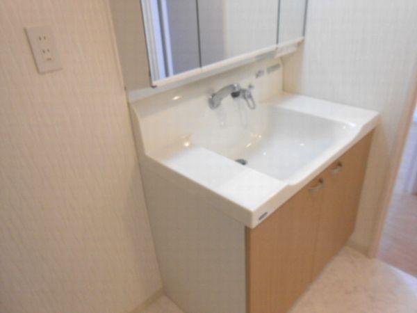 Wash basin, toilet. Indoor (September 2013) Shooting