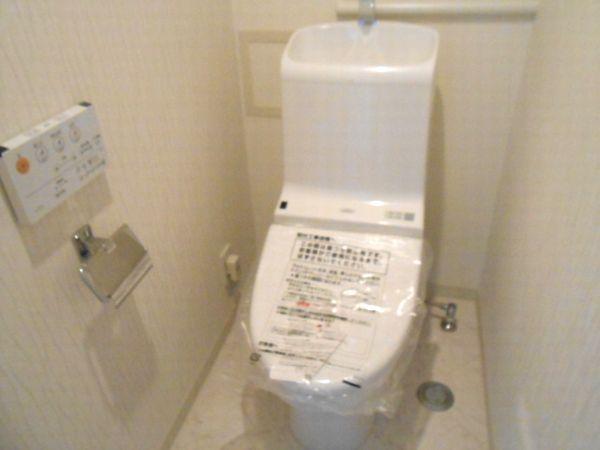 Toilet. Indoor (September 2013) Shooting