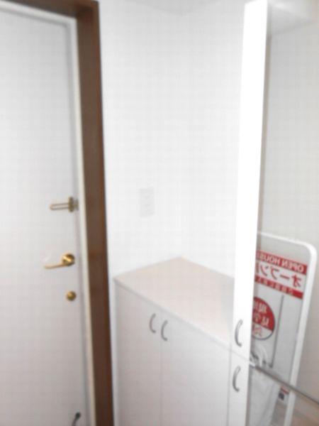 Entrance. Local (September 2013) Shooting