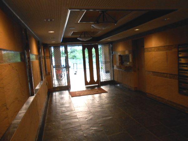 Entrance. Common areas