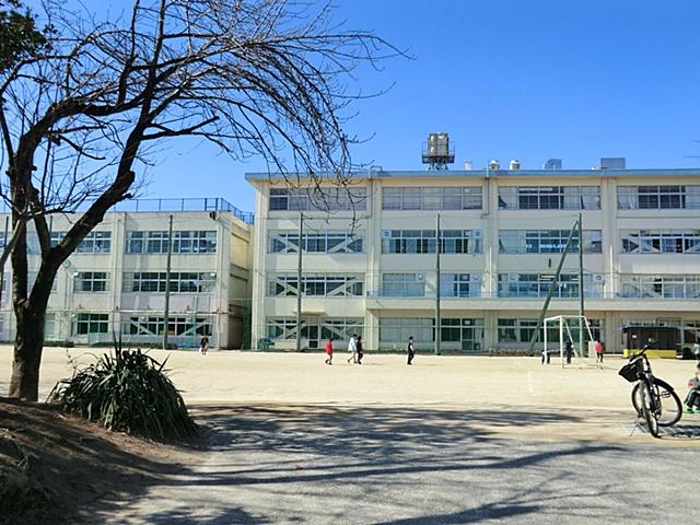 Primary school. 356m to Matsudo Municipal Matsugaoka Elementary School