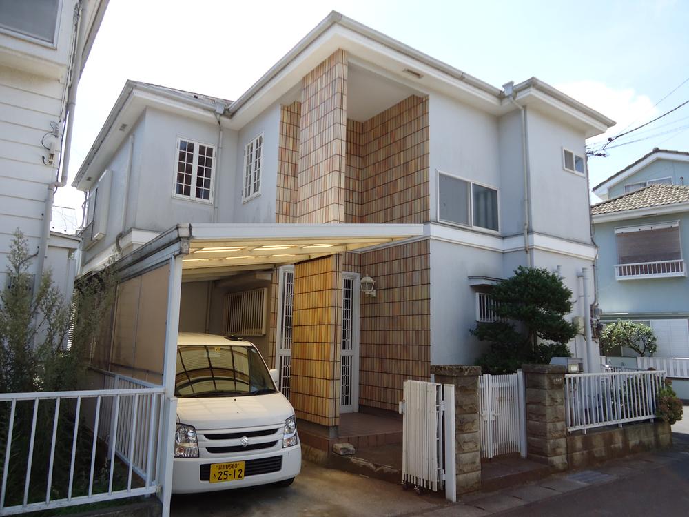 Local appearance photo. Local (August 2012) There is a single minute shooting carport!