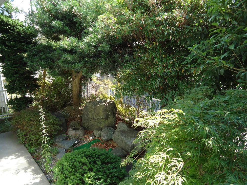 Garden. Become sufficiently clean If you put your hand a little planted 栽達.