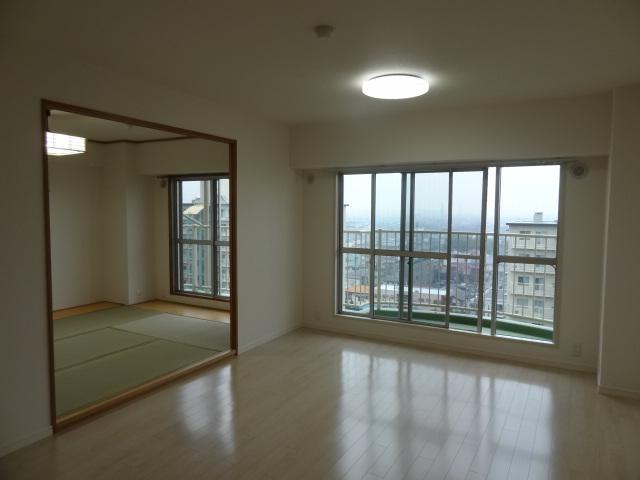 View photos from the dwelling unit. View from the site (November 2013) Shooting