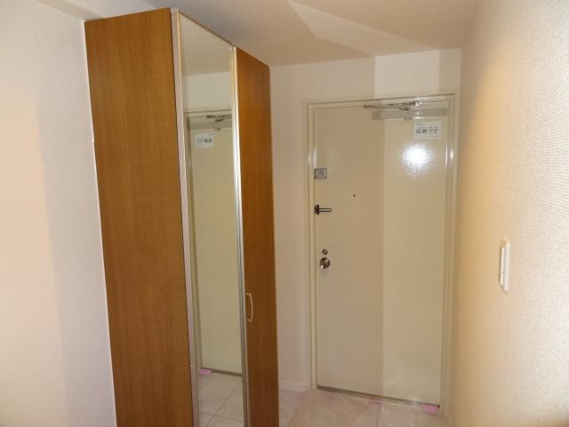 Entrance. Local (11 May 2013) Shooting