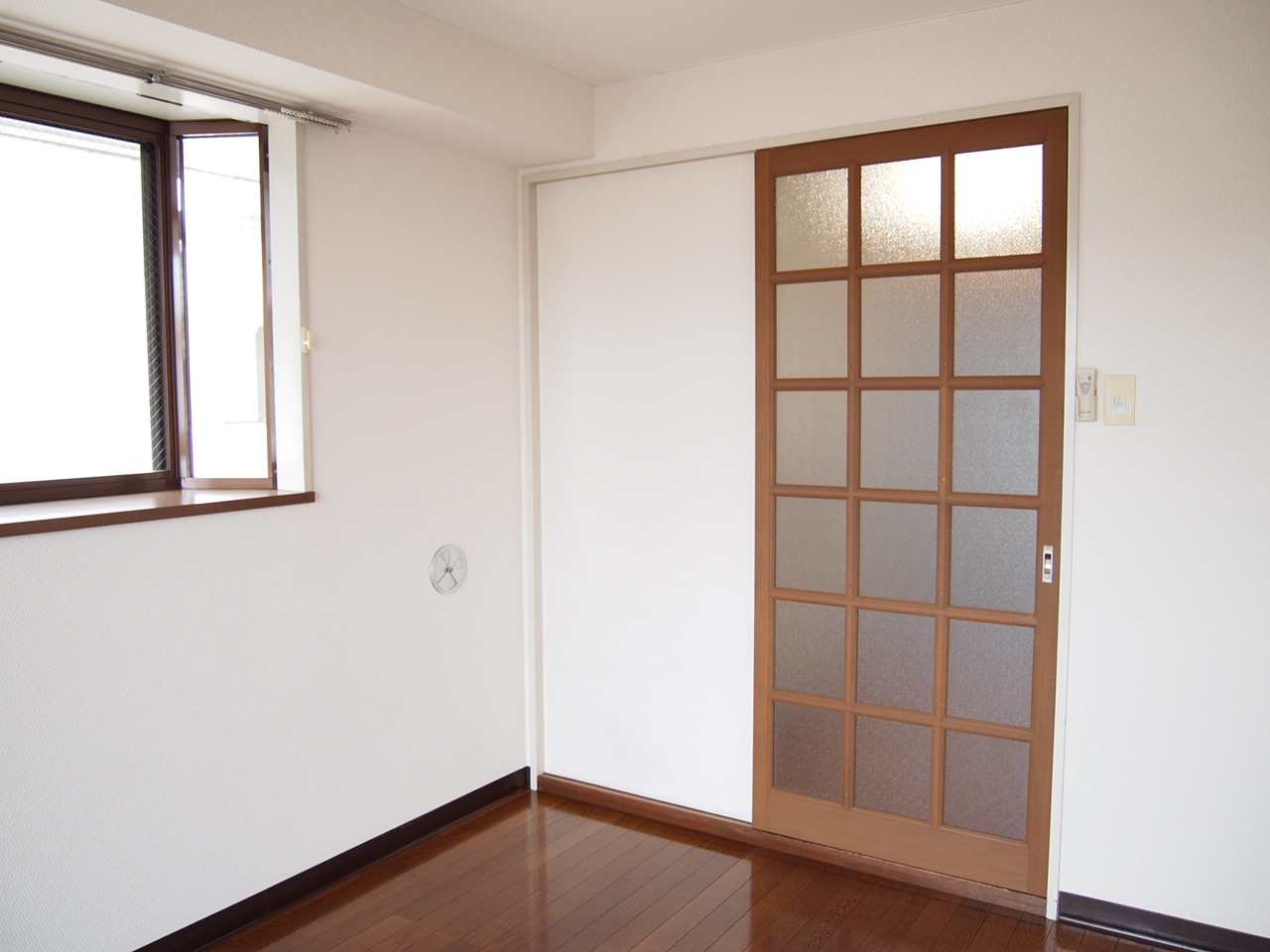 Other room space. Between the kitchen and Western-style rooms are located door