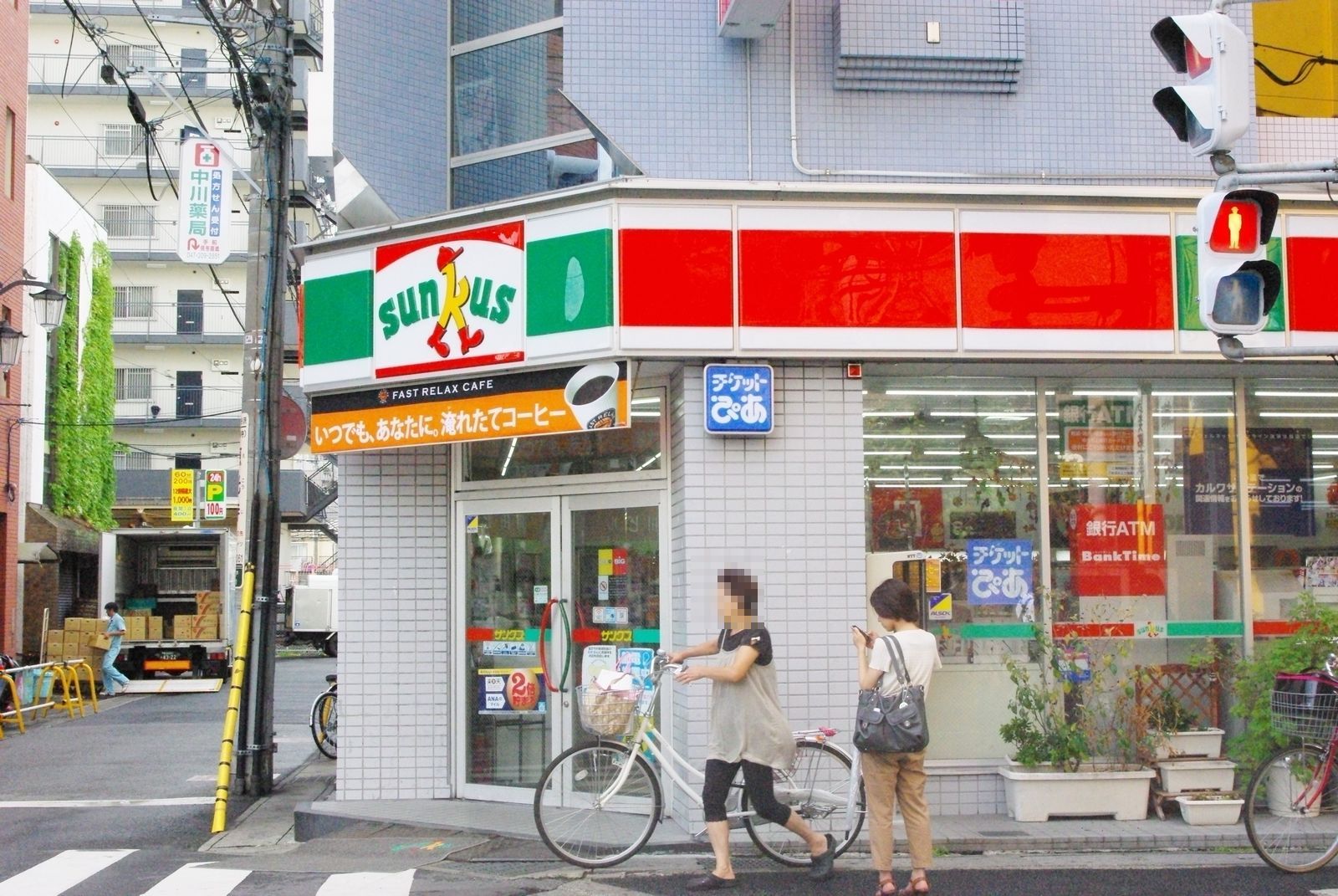 Convenience store. Thanks Matsudo store up (convenience store) 206m